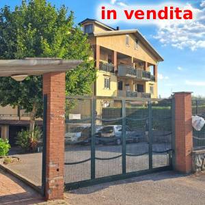 Giffoni valle piana appartamento con giardino e box